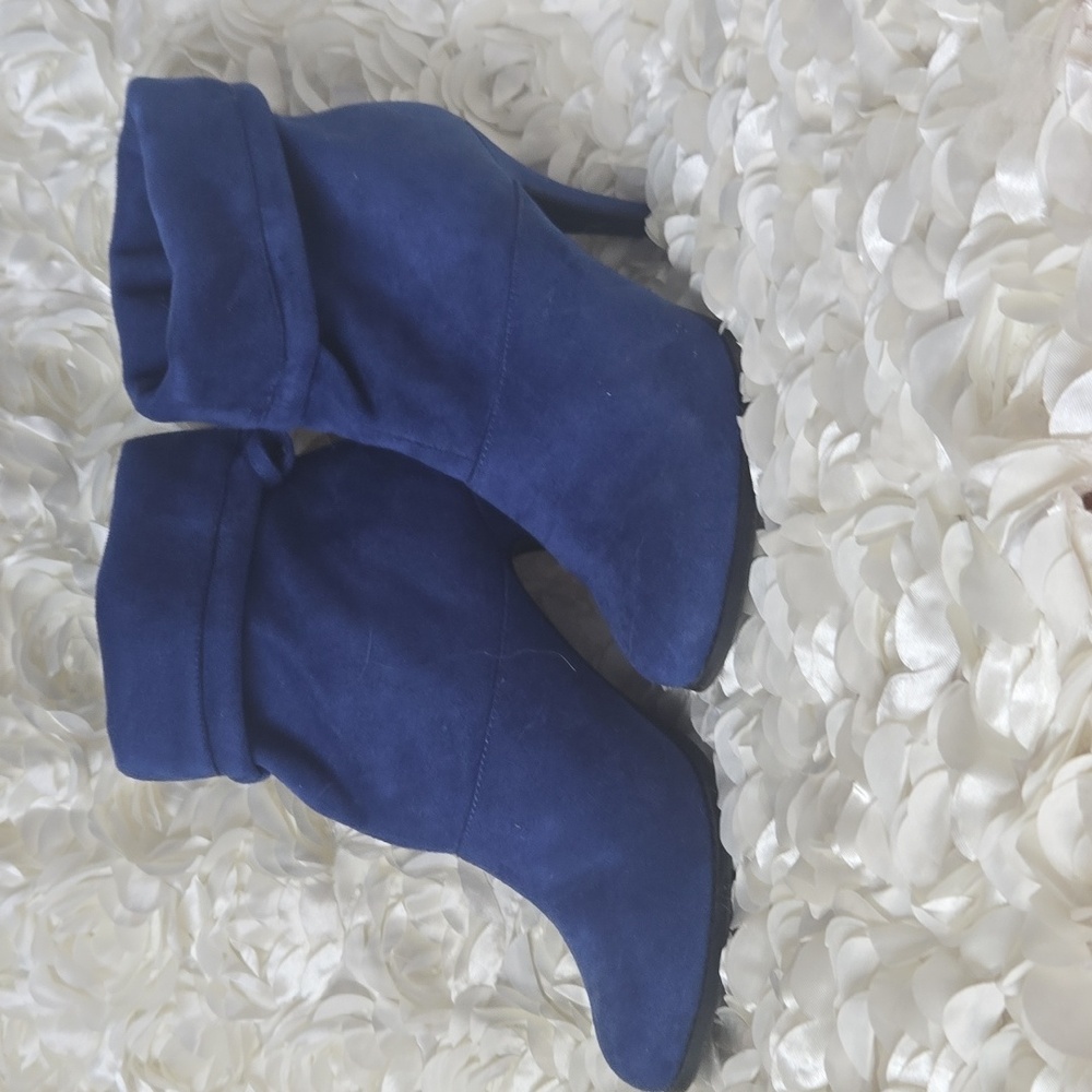 Chic Blue Suede Ankle Boots Size 9